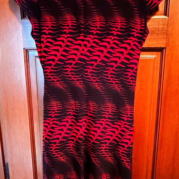 Faux wrap stretchy red and navy geometric dress (hidden birds) - Picture 3 of 4